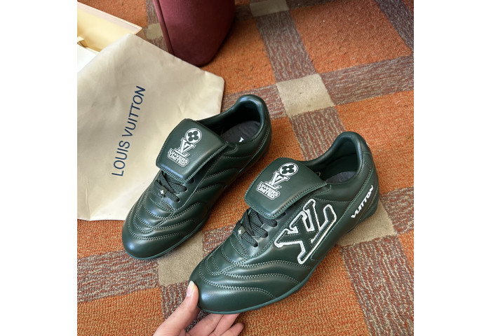 LV snekaers 130