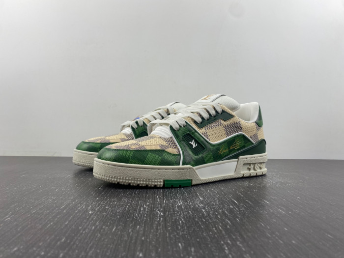 lv snekaers 82