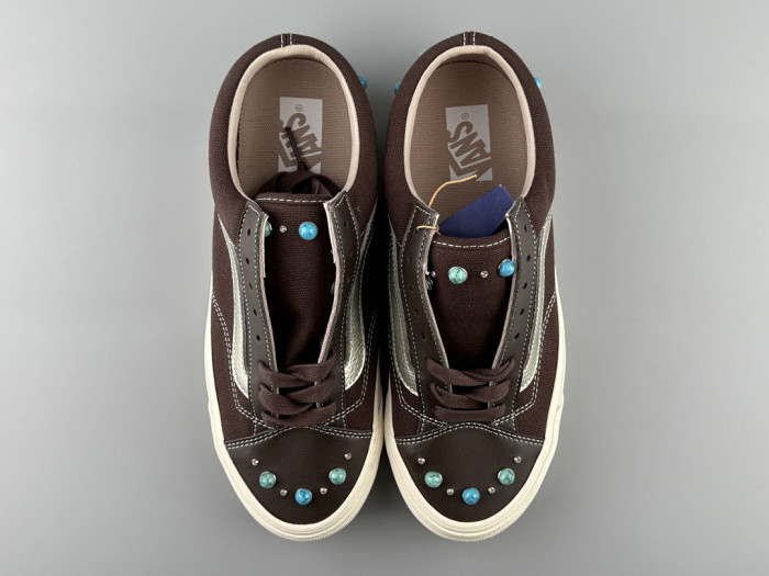 VANS-10
