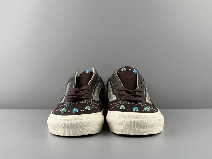 VANS-10