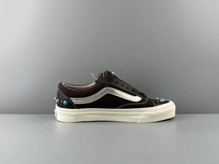 VANS-10