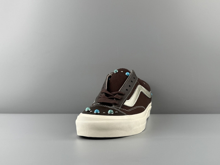VANS-10