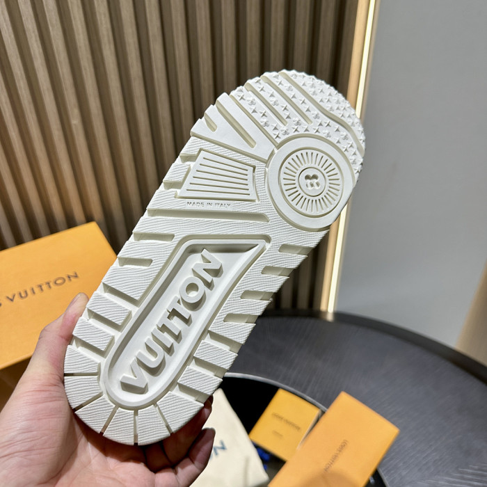 LV snekaers 267
