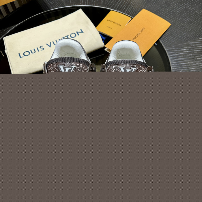 LV snekaers 267