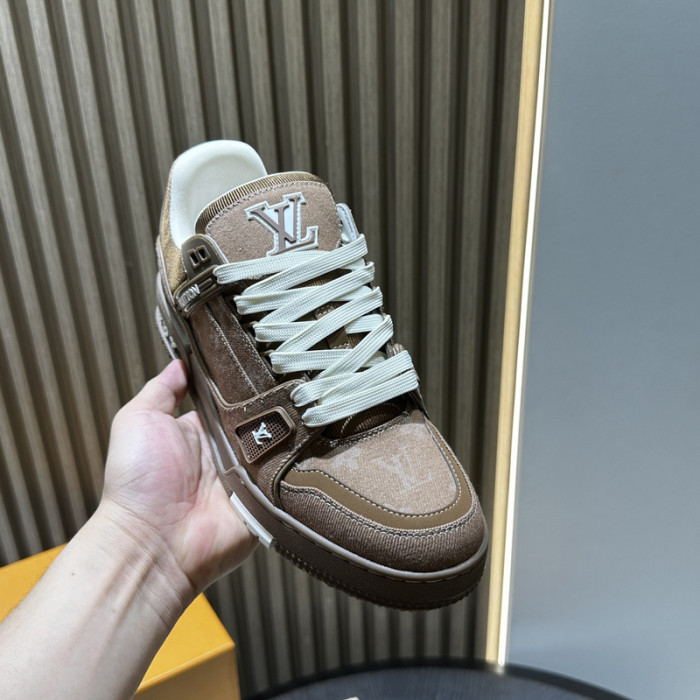 LV snekaers 152