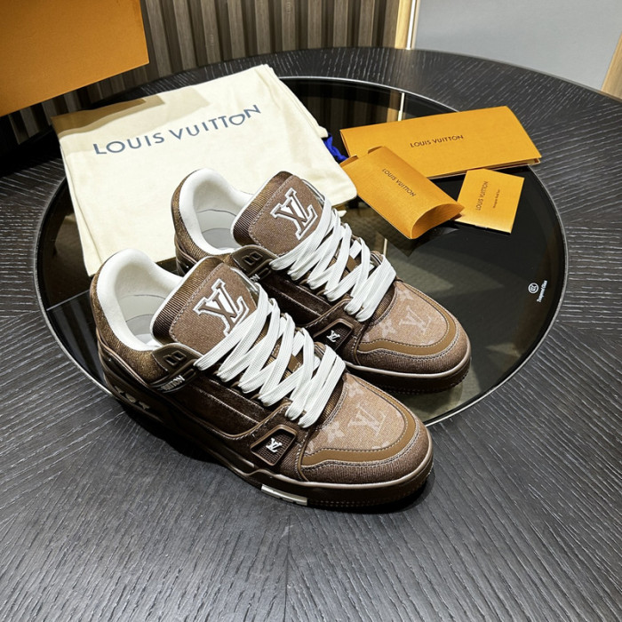 LV snekaers 152