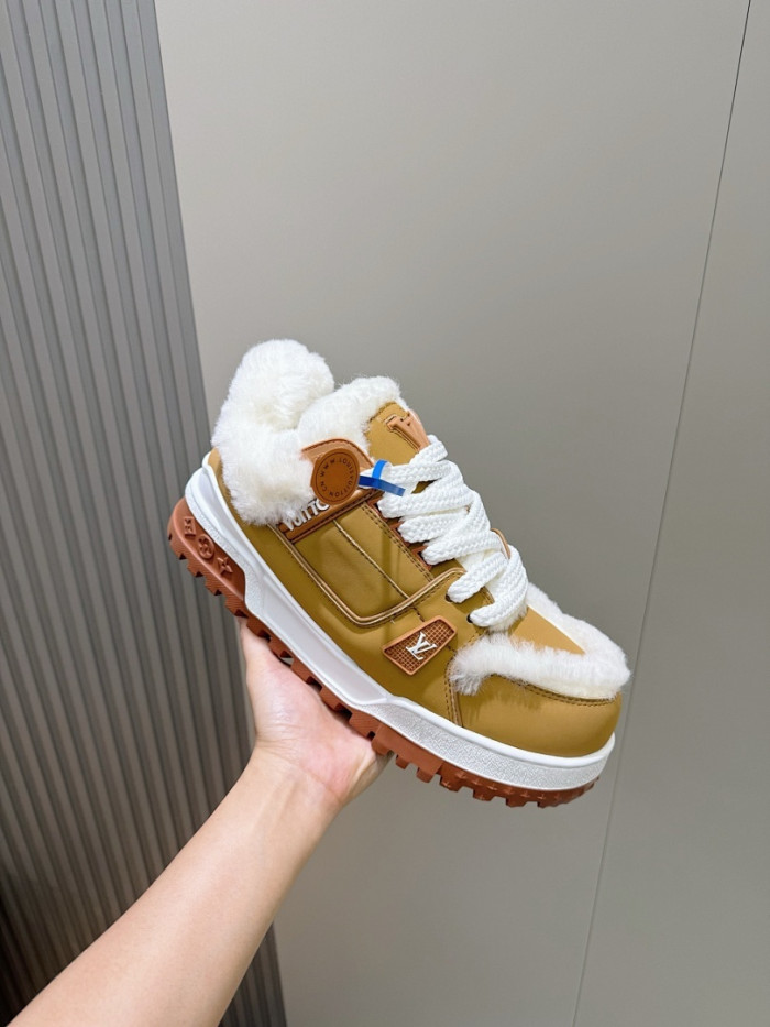 LV snekaers 256