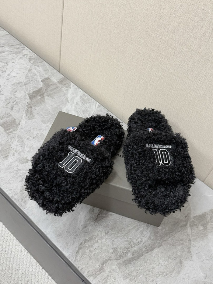 Ba1en*iaga Sandal 47