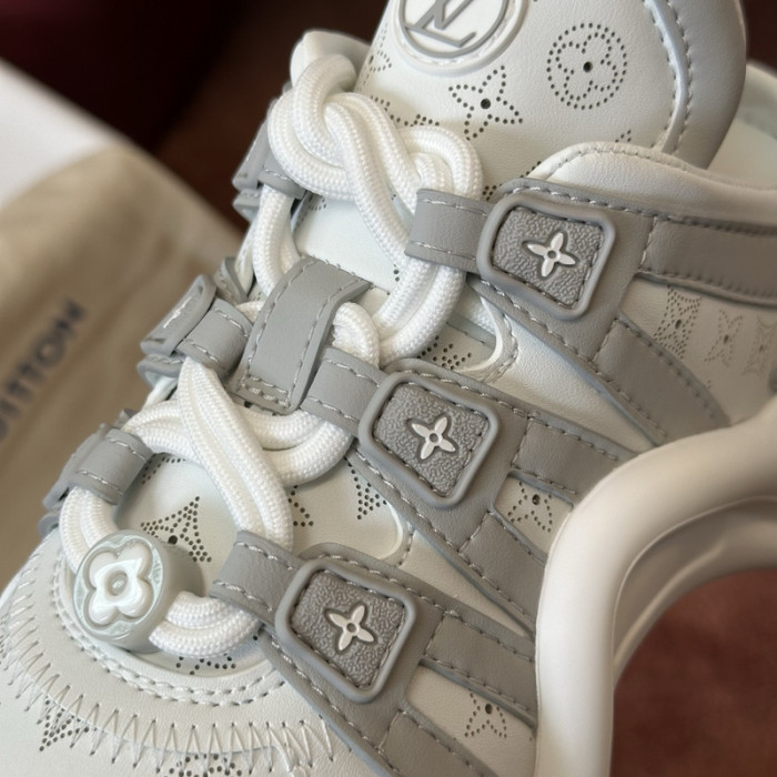 LV snekaers 143