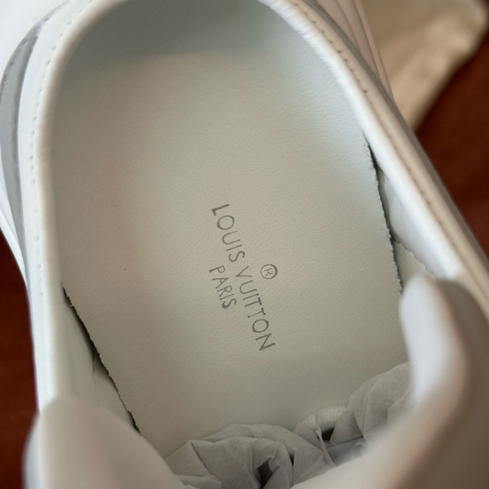 LV snekaers 143