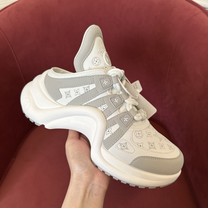 LV snekaers 143