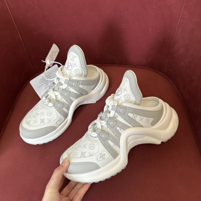 LV snekaers 143