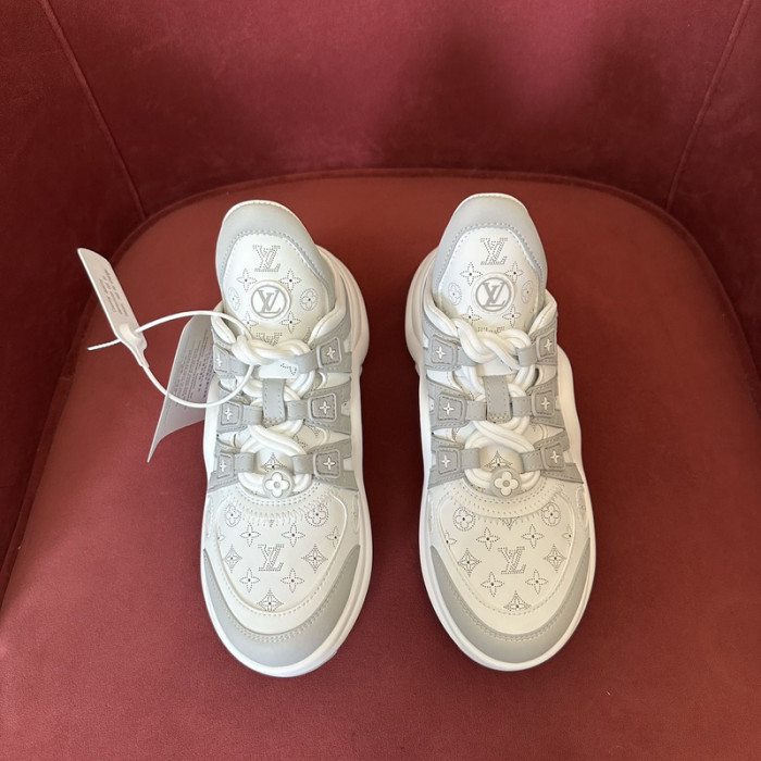 LV snekaers 143