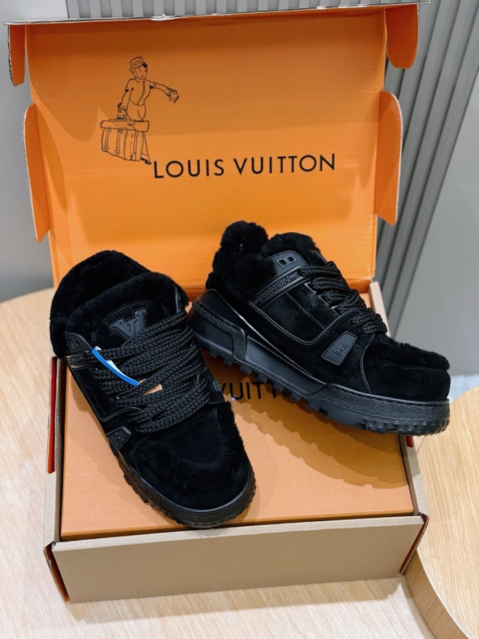 LV snekaers 255