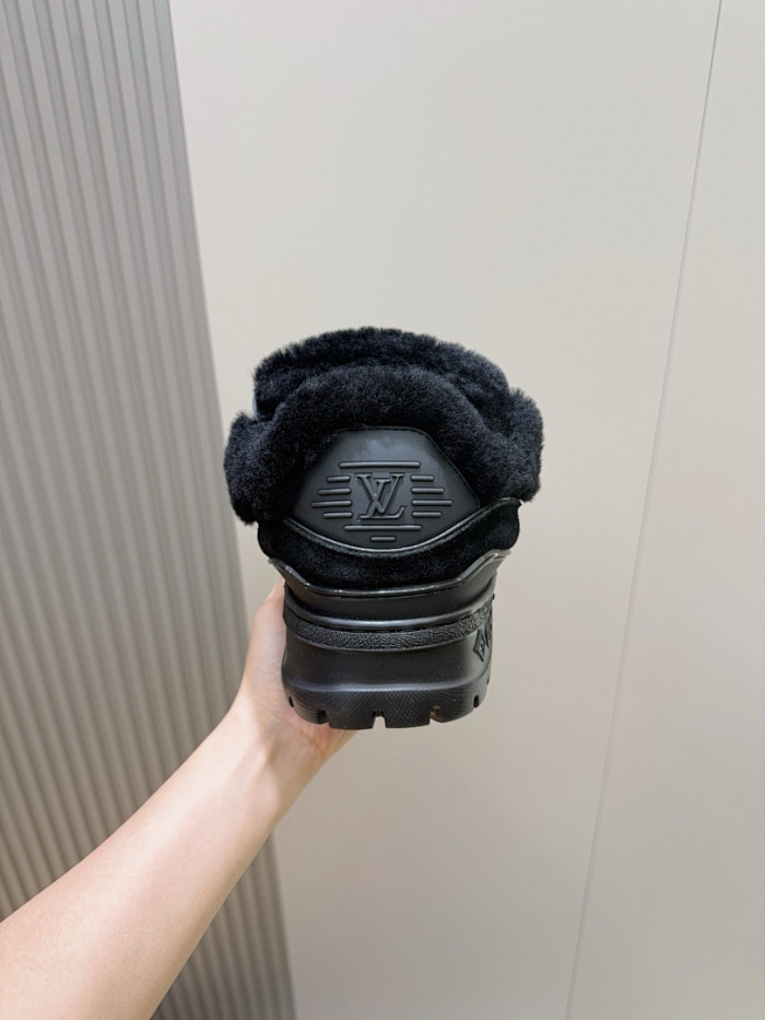 LV snekaers 255