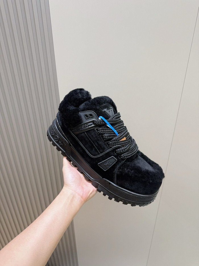 LV snekaers 255