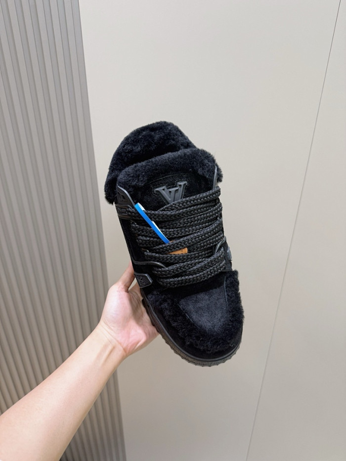 LV snekaers 255