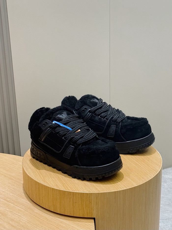 LV snekaers 255