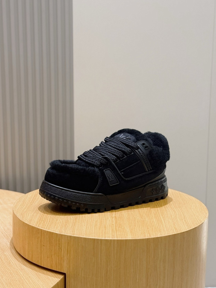 LV snekaers 255