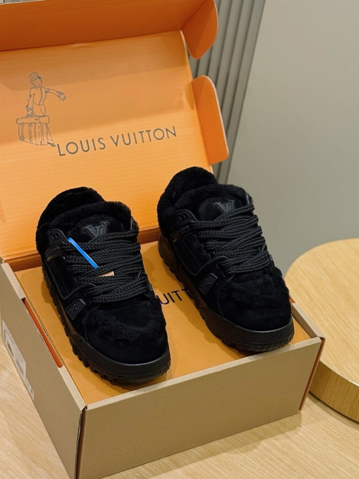 LV snekaers 255