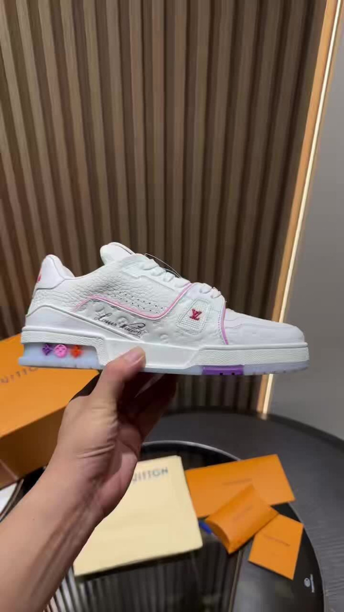 LV snekaers 239