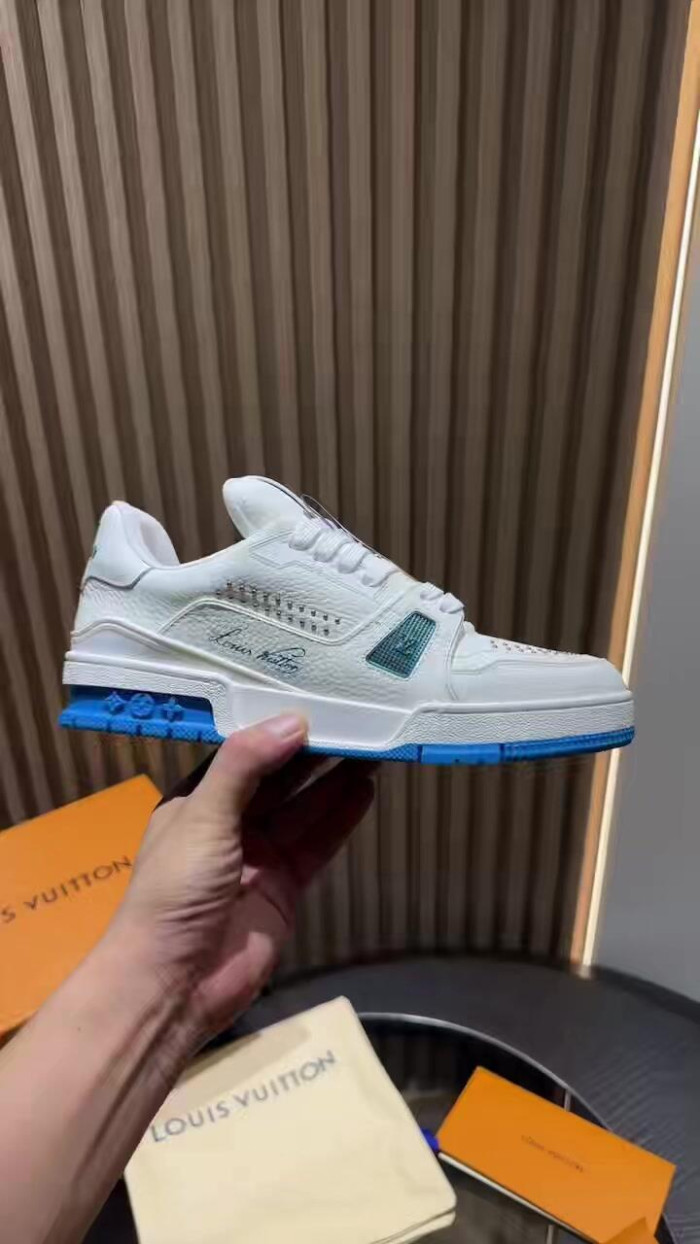 LV snekaers 222