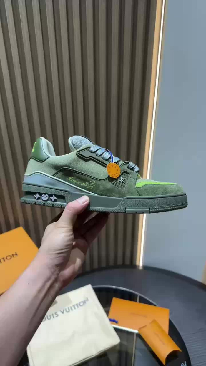 LV snekaers 169