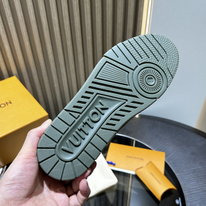 LV snekaers 169