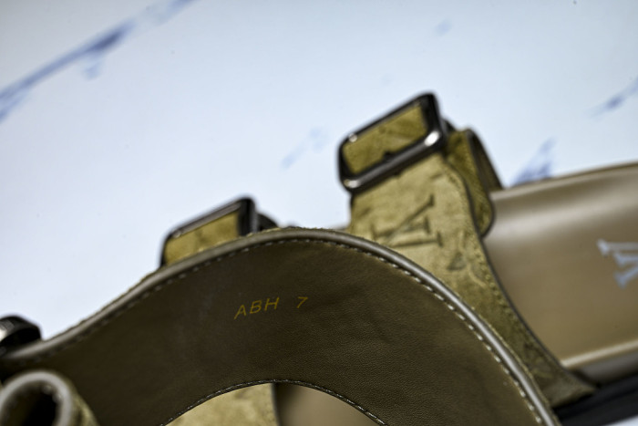 L&V sandal 99