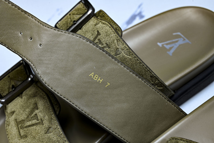 L&V sandal 99