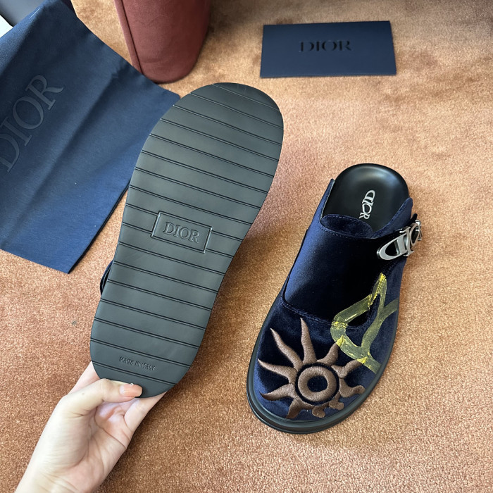 D10r SANDAL 26