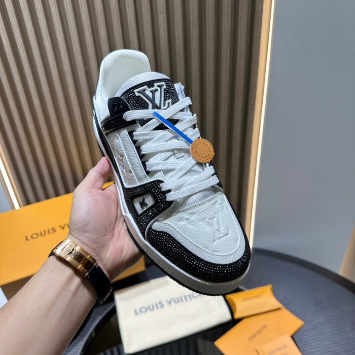 LV snekaers 124