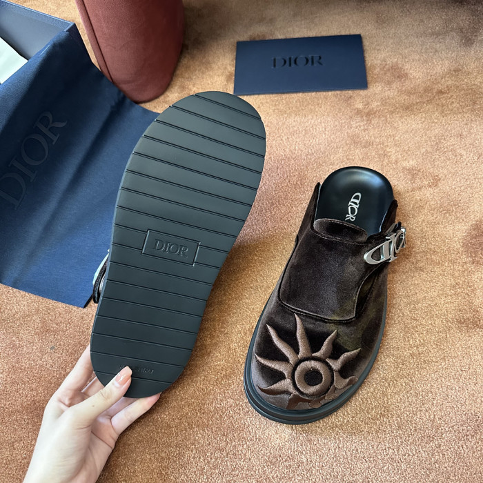 D10r SANDAL 24