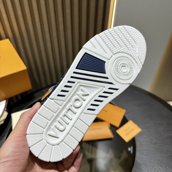 LV snekaers 233
