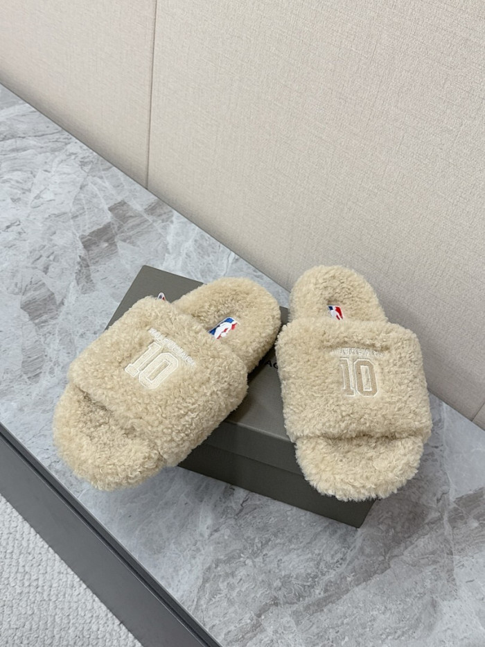 Ba1en*iaga Sandal 42
