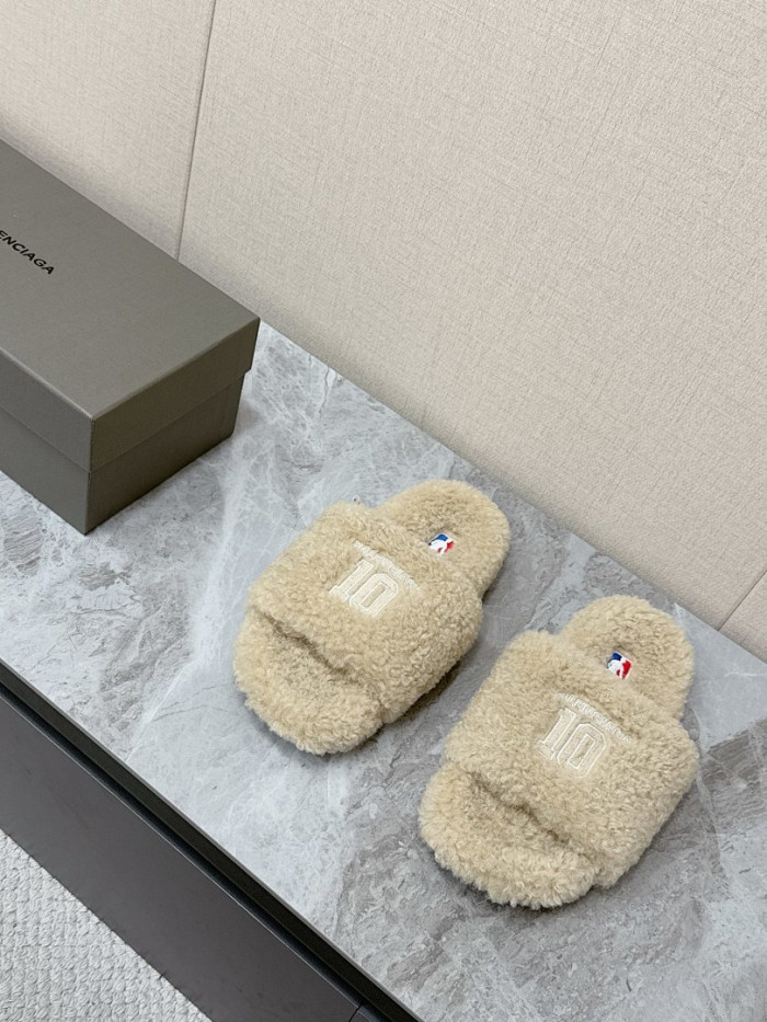 Ba1en*iaga Sandal 42