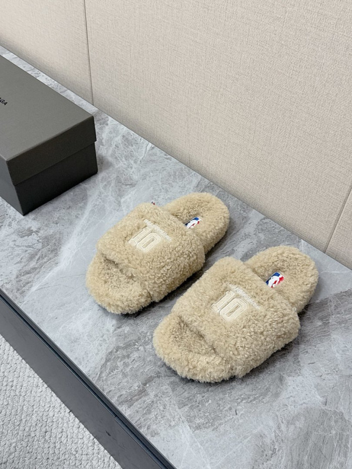 Ba1en*iaga Sandal 42