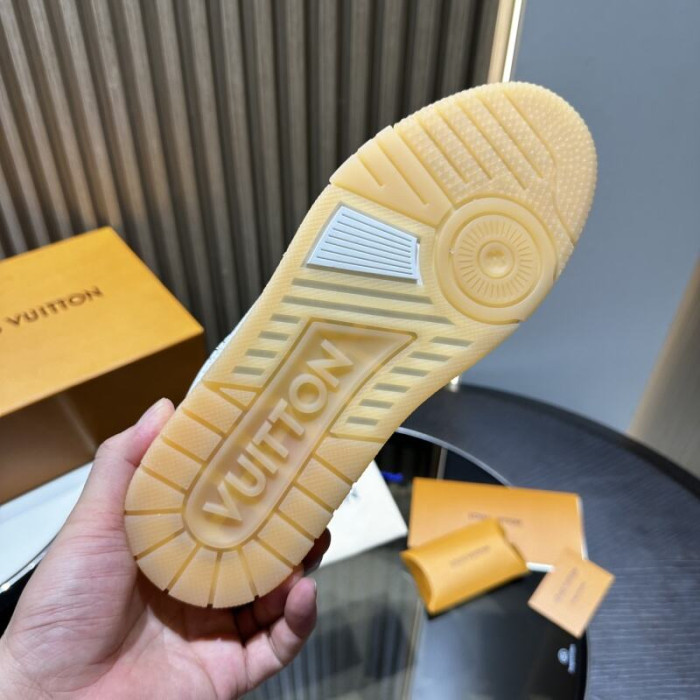 LV snekaers 211