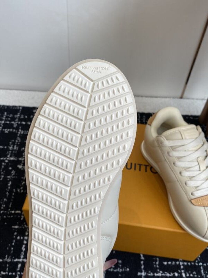 LV snekaers 220