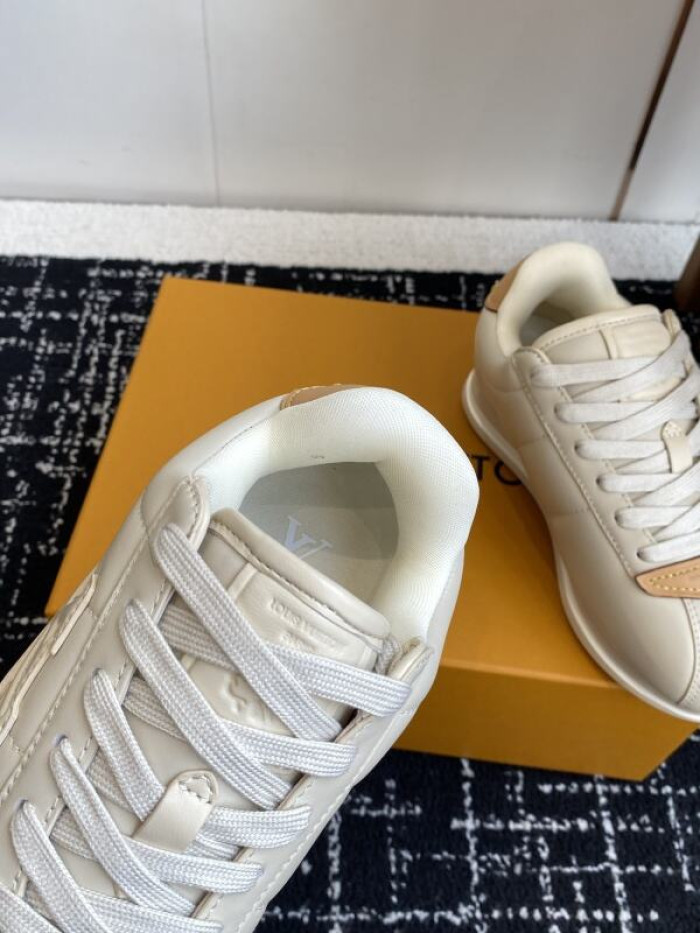 LV snekaers 220