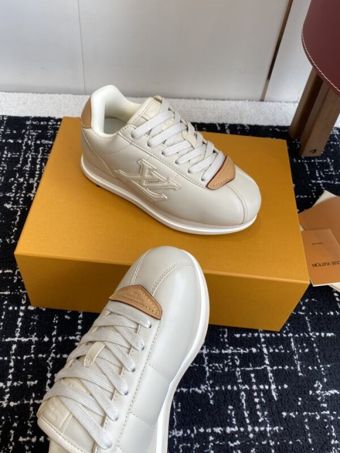 LV snekaers 220
