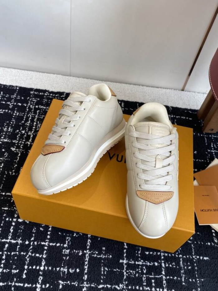 LV snekaers 220