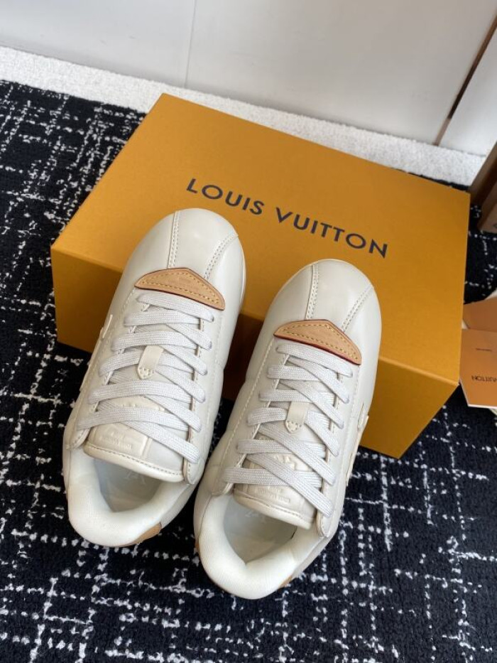 LV snekaers 220