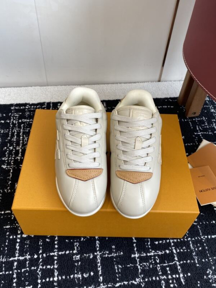 LV snekaers 220