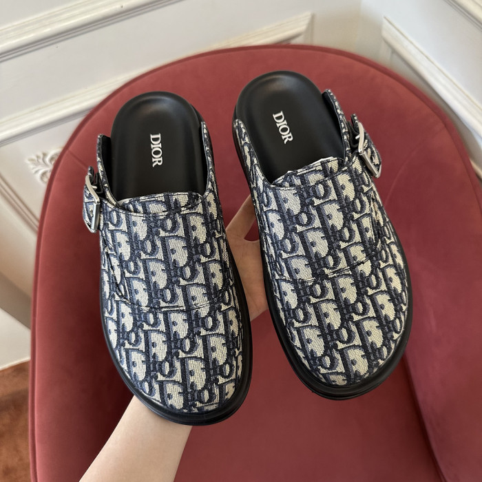D10r SANDAL 23