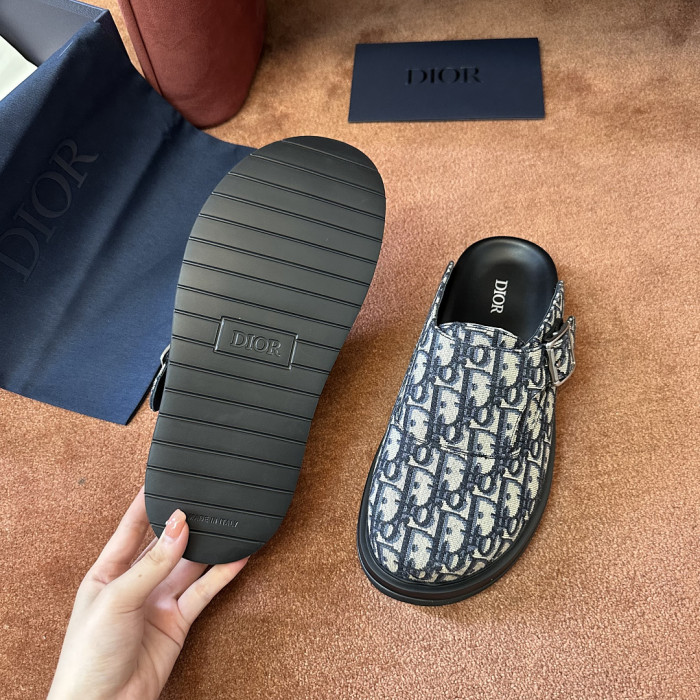 D10r SANDAL 23