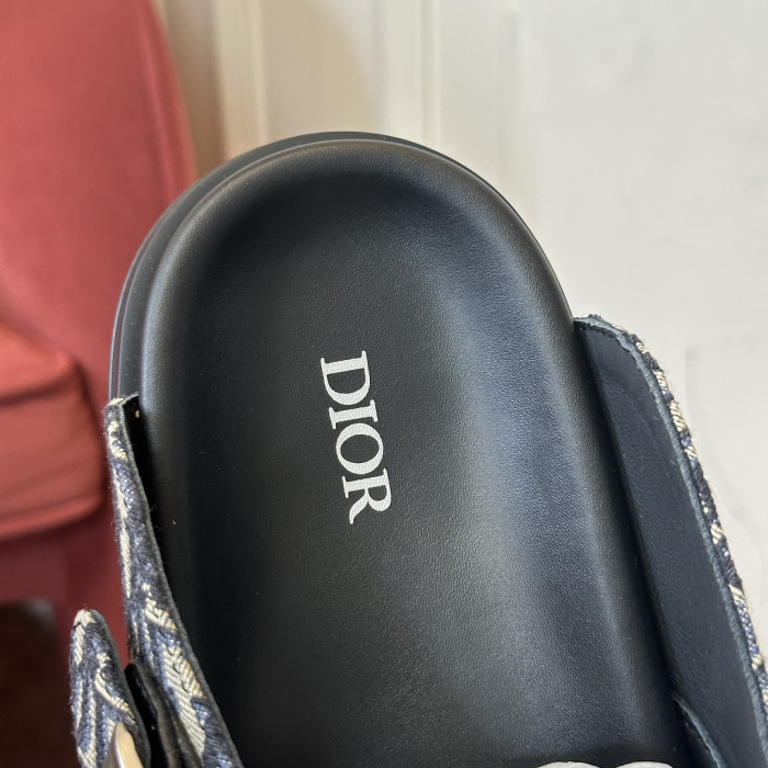 D10r SANDAL 23