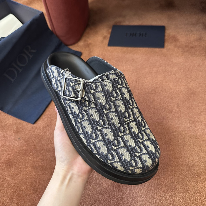 D10r SANDAL 23