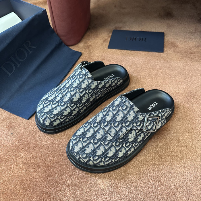 D10r SANDAL 23