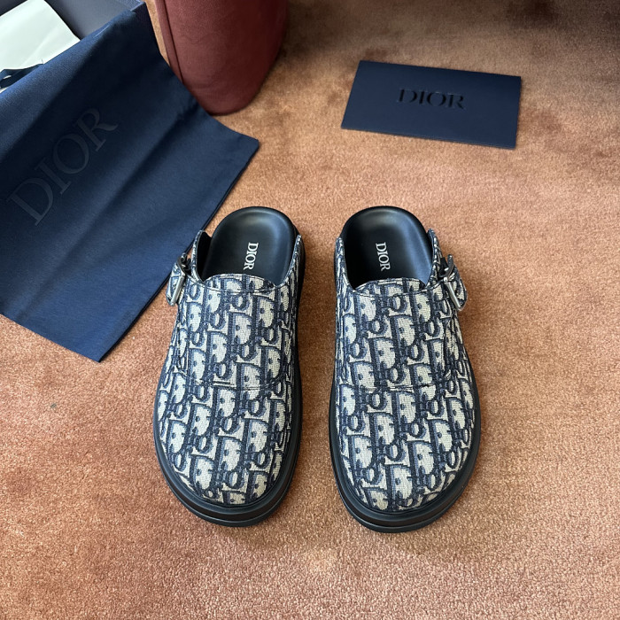 D10r SANDAL 23